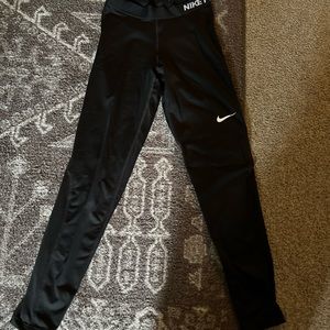 Nike Pro midrise leggings in excellent condition no flaws!